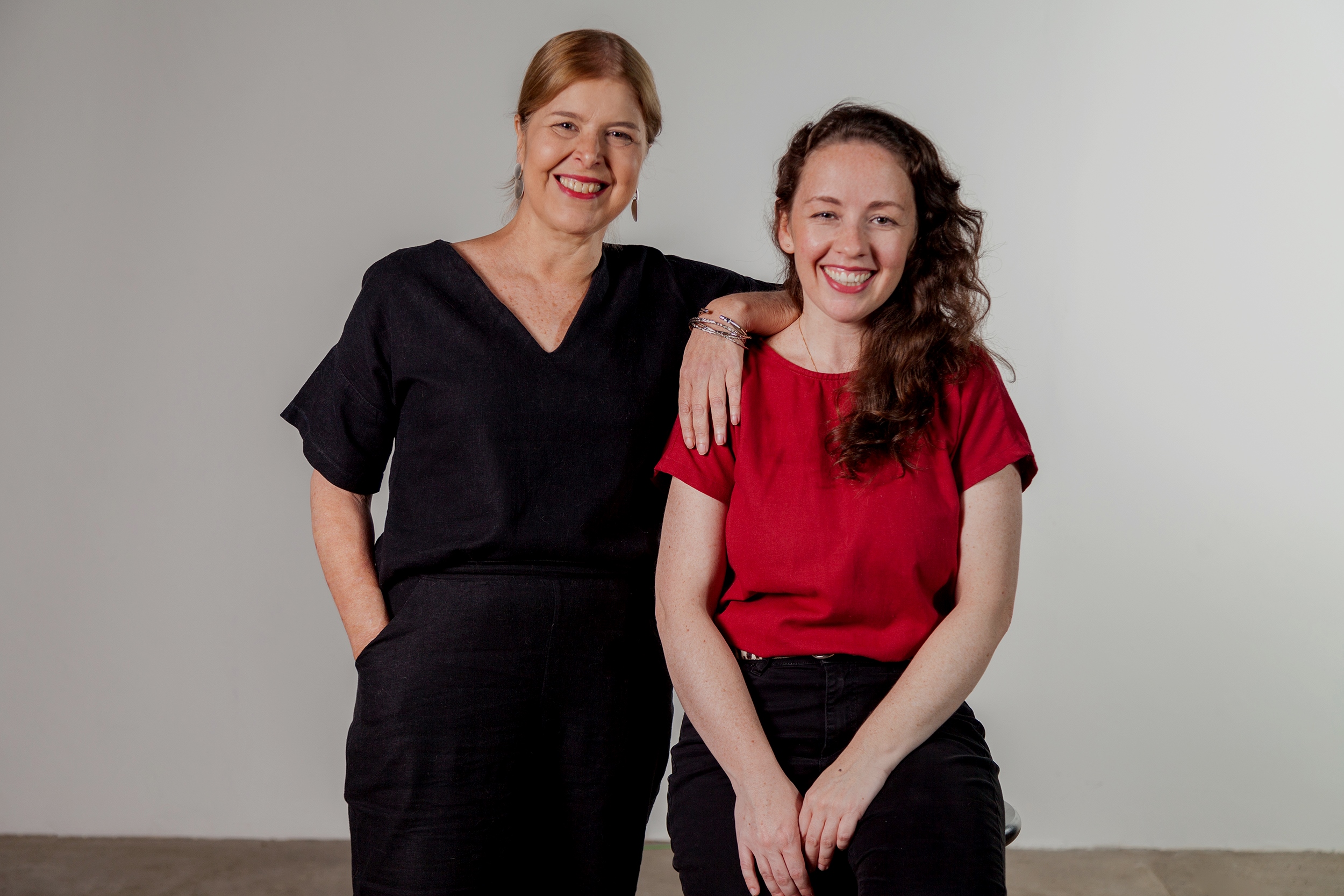 Ana Silvia Forgiarini e Mariane Goldberg, sócias da Frida, posam para retrato.
